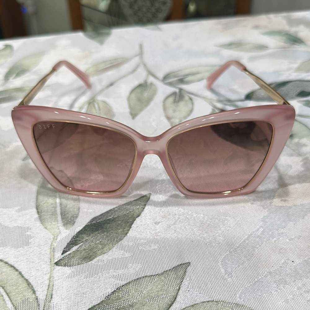 Diff Eyewear Pink Sunglasses Modern Accessories